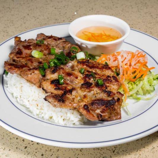 39. Lemongrass Chicken Rice (Cơm Gà Nướng Sả) (香茅鸡扒饭)
